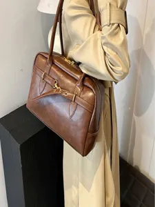 Retro large capacity Boston shoulder bag for women, stylish PU leather handbag for daily commute.