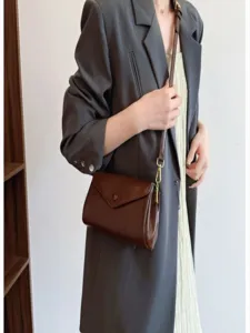 Vintage brown leather crossbody shoulder bag for women, elegant casual retro style