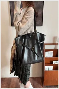 Large capacity black shoulder tote bag, stylish commuter PU leather handbag for autumn winter.