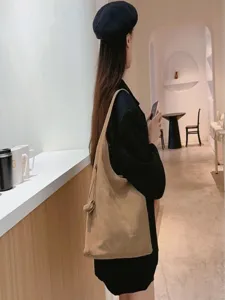 Retro large capacity tote bag for women, versatile shoulder bag for daily casual commute.