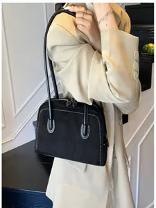 Retro matte shoulder bag for women, large capacity commute handbag with stylish design.