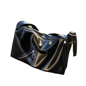 Sac bandoulière souple noir style Y2K, grand sac fourre-tout décontracté et chic.