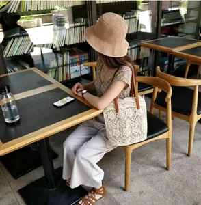 Sac a main en dentelle elegante grande capacite sac epaule decontracte pour femmes.