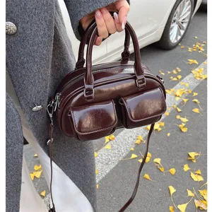 Retro glänzende PU Bowling Handtasche mit Doppeltaschen vorne, stilvolle Damentasche.