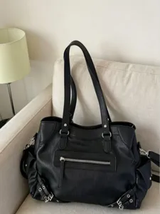 Stylish black leather shoulder tote bag for women, large capacity retro commuting handbag.