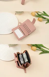 Portafoglio corto rosa da donna, elegante borsellino bifold con scomparti per carte.