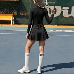 Robe de tennis sportive à manches longues pour femmes coupe slim tenue de sport avec short