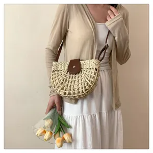 Details of the summer straw saddle bag, woven crossbody bag with PU leather flap and strap.