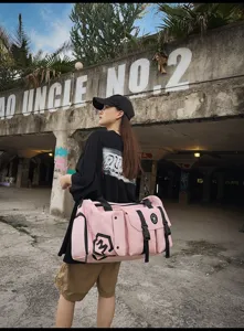 Bolsa de viaje multifuncional rosa para fitness con gran capacidad y bolsillos multiples.