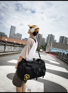 Bolso de viaje multifuncional de gran capacidad con correa para hombro para deporte y ocio.