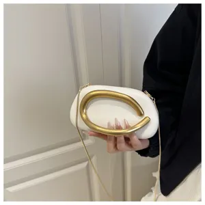 Chic sac de soirée blanc mini avec poignée en métal doré audacieuse et bandoulière chaîne stylée