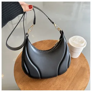 Schwarze weiche Leder Achseltasche trendy Nische Design Schulter Handtasche für Damen