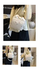 Bolso cambiador acolchado bandolera con tulipanes bordados, gran capacidad y estilo.