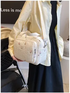 Bolso cambiador acolchado con bonito bordado de tulipanes, diseño espacioso de hombro y mano.