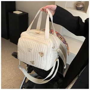 Bolso maternal acolchado estilo coreano con bordado de oso, bolso blanco grande y bandolera.