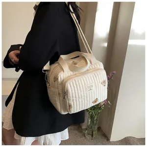 Encantador bolso acolchado con bonito bordado de oso, espacioso bolso cruzado para uso diario.
