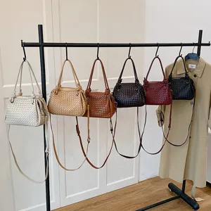 Women handmade woven leather shoulder bag multi-color casual bucket bag main view