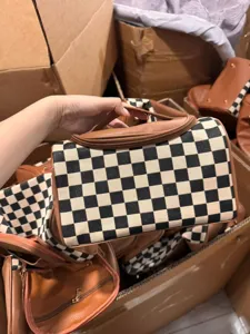 Grande trousse de maquillage à carreaux portable avec fermeture éclair pour voyage et rangement.