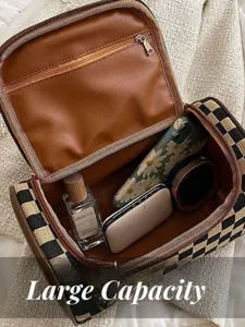 Grand sac cosmétique à carreaux avec bordure en cuir, trousse de toilette portable et organiseur.
