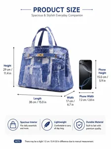 Sac cabas en patchwork de jean avec un intérieur spacieux et un matériau durable pour le quotidien.