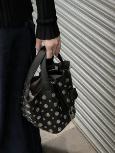 Borsa secchiello donna punk con borchie, borsa a tracolla in pelle per il lavoro quotidiano.