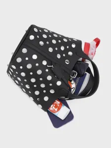 Vista dettagliata della borsa a secchiello punk nera con interni spaziosi e accessori inclusi.
