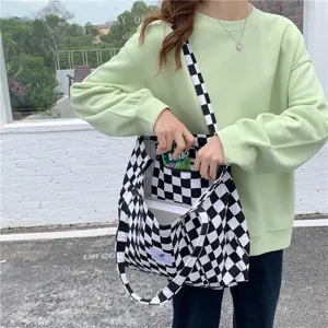Sac en toile de grande capacité style coréen chic sac à bandoulière à carreaux noir et blanc