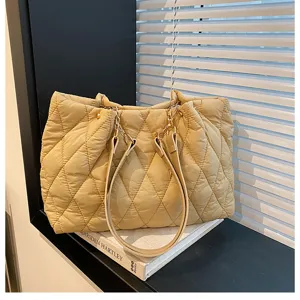 Quilted puffer tote bag detail, large capacity autumn winter stylish shoulder bag