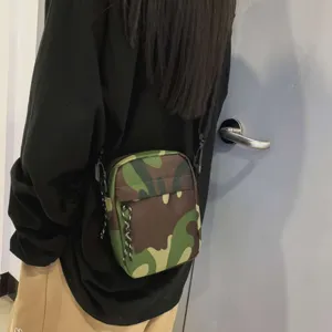 Taktische Tarnung Umhaengetasche fuer Damen und Herren, funktionale Schultertasche.