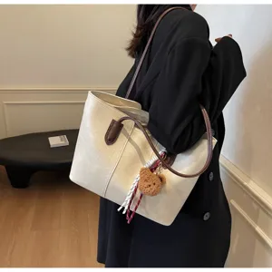 Large capacity retro women tote bag minimalist PU leather casual shoulder bag for daily commute.