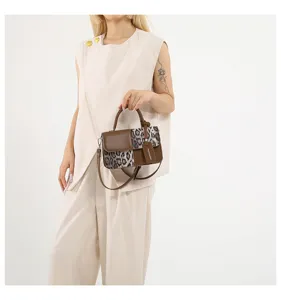 Detail des Leo-Muster Umhängetasche, stilvolle Damen PU Leder Schultertasche chic.