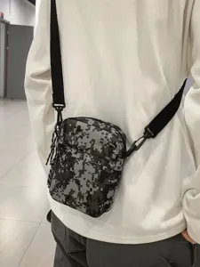 Taktische Camouflage Umhängetasche für Damen und Herren, trendige funktionale Umhängetasche.