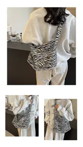Sac à bandoulière en toile à imprimé zèbre pour femme, grand fourre-tout décontracté.