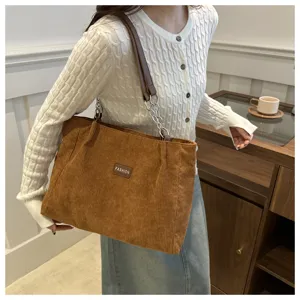 Braune Cord Shopper Tasche für Damen, große Schultertasche für Alltag und Schule.