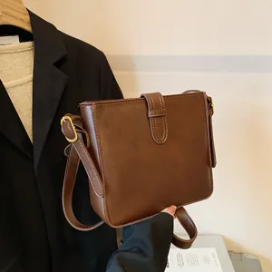 Sac à bandoulière marron en cuir PU pour femme élégant sac seau tendance crossbody quotidien