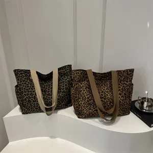 Μεγάλη τσάντα tote shopper από καμβά με λεοπάρ τύπωμα, κομψή γυναικεία τσάντα ώμου.
