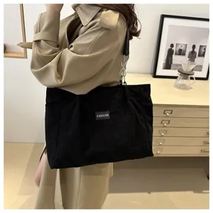 Strenge schwarze Kordsamt-Tragetasche für Damen, grosse Schultertasche für den Arbeitsweg.