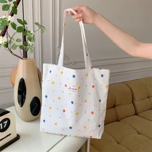 Borsa shopper in tela a pois colorati estiva, grande borsa casual per uso quotidiano.