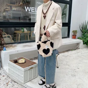 Süße japanische Plüschhandtasche mit Herzmuster, ideale Studententasche und Bento Tasche.