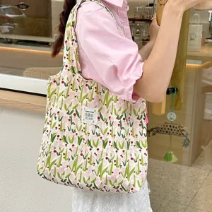 Floral canvas tote bag for women, cute tulip print casual shoulder handbag for daily use.