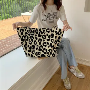 Detailed view of large capacity leopard print canvas tote bag, casual shoulder bag style.