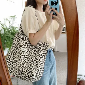 Retro leopard canvas bag for women, large capacity casual tote shoulder bag for daily use.