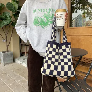 Knitted checkerboard tote bag for women, autumn and winter casual large capacity handbag.