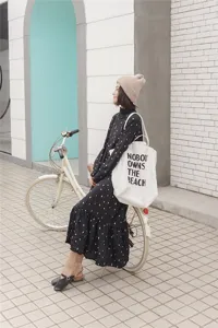 Korean minimalist canvas tote bag for women, large capacity casual shoulder shopping bag.
