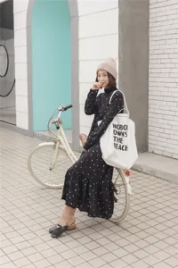 Korean style literary simple canvas shoulder bag for women, large capacity daily use.