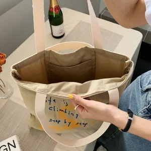 Large capacity canvas shoulder bag for women casual tote bag with inner pocket for daily use.