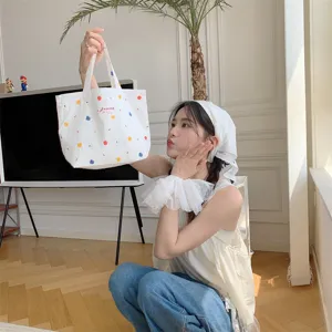 Borsa a mano in tela con pois colorati estiva, design casual, grande capacità per l'uso quotidiano.