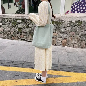 Simple casual cotton linen shoulder tote bag, light green daily casual canvas bag detail shot.