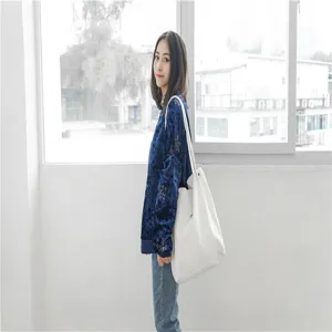 Large capacity casual white canvas shoulder bag for women, stylish student daily tote bag.