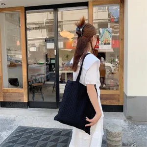 Black quilted tote bag for women, casual fabric shoulder bag with large capacity design.